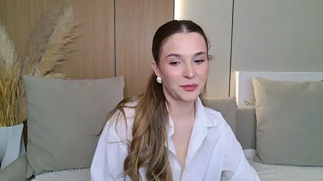 Lina Sinerz online show from 05-24-26, 04:12