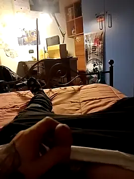 Snapshot of barbone15 chatting on 03-14-26, 04:18 barbone15 online show from 03-14-26, 04:18