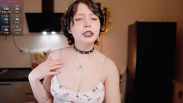 Snapshot of Nickari chatting on 05-16-26, 05:37 Nickari online show from 05-16-26, 05:37