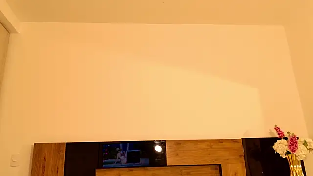 LucyHanks online show from 04-14-26, 11:33