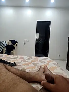 johny044 online show from 03-08-26, 10:24