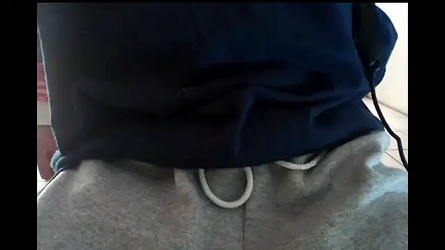 Snapshot of hydrum04 chatting on 12-15-25, 09:41 hydrum04 online show from 12-15-25, 09:41