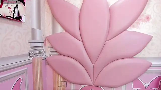 valeriecute18 online show from 04-25-26, 04:04