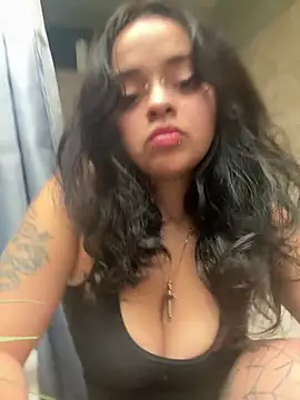 Snapshot of ellrxse chatting on 02-18-26, 10:44 ellrxse online show from 02-18-26, 10:44