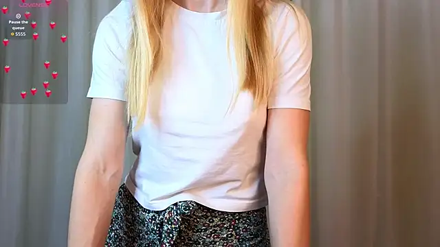 Snapshot of blond_forgivable chatting on 12-14-25, 03:01 blond forgivable online show from 12-14-25, 03:01