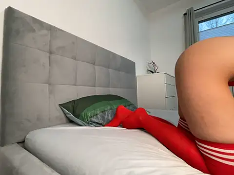 Carlycrush  online show from 04-17-26, 06:00