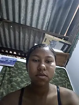 Snapshot of Vanessarochell chatting on 12-15-25, 06:56 Vanessarochell online show from 12-15-25, 06:56