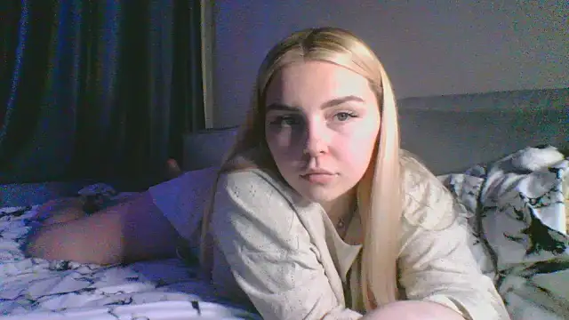 Snapshot of kit_katiki1 chatting on 12-14-25, 06:56 kit katiki1 online show from 12-14-25, 06:56