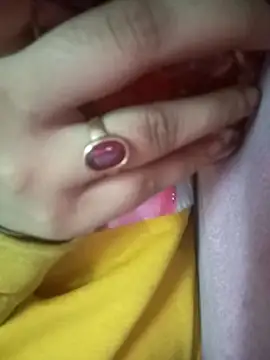 Snapshot of pihuu1313 chatting on 03-10-26, 04:45 pihuu1313 online show from 03-10-26, 04:45