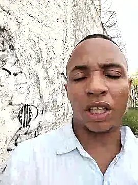 Snapshot of Andreskelly chatting on 02-05-26, 09:08 Andreskelly online show from 02-05-26, 09:08