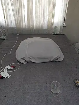 Snapshot of Alireem25 chatting on 02-24-26, 08:23 Alireem25 online show from 02-24-26, 08:23