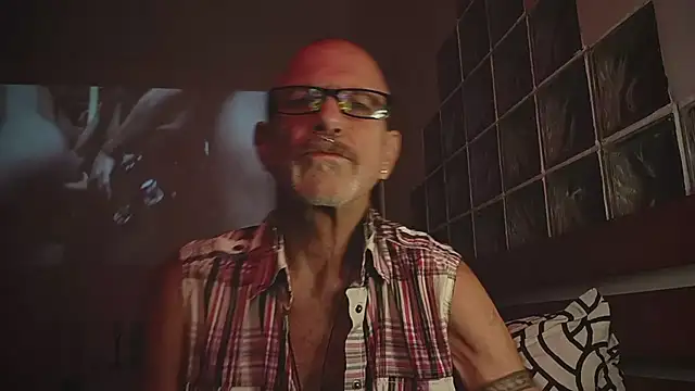 Snapshot of 4skinlvrI chatting on 01-17-26, 11:41 4skinlvrI online show from 01-17-26, 11:41