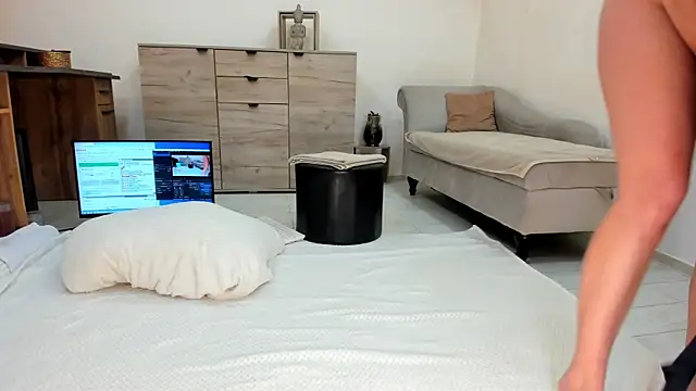 classy medea online show from 04-21-26, 12:34