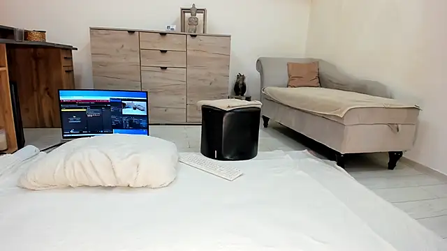 classy medea online show from 04-23-26, 12:23