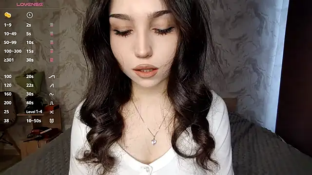 Qwami Amie online show from 04-19-26, 06:46