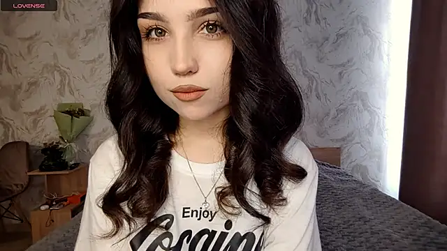 Qwami Amie online show from 04-22-26, 06:49