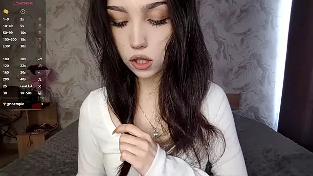 Qwami Amie online show from 04-27-26, 06:55