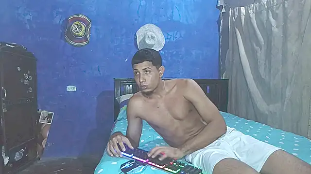 Snapshot of Liam_Thomas chatting on 12-14-25, 11:09 Liam Thomas online show from 12-14-25, 11:09