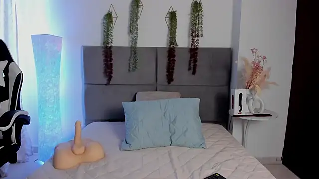 JulietaSnow online show from 04-29-26, 05:30