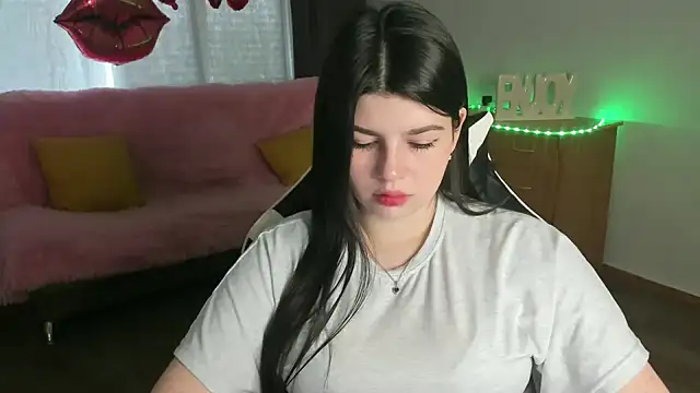 KisaModel online show from 05-19-26, 01:22