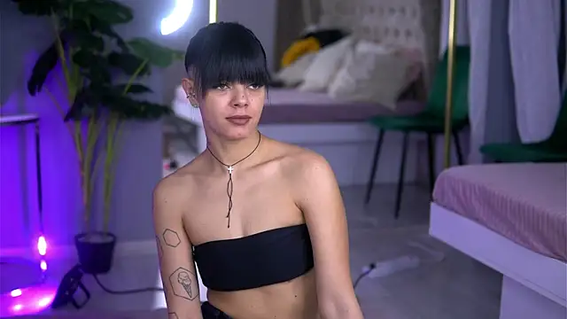 Snapshot of AnneFaris chatting on 01-09-26, 04:59 AnneFaris online show from 01-09-26, 04:59