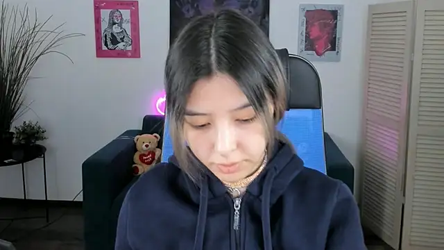 SirenMystiq online show from 12-17-25, 04:57