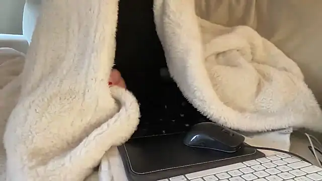 ijustturned18today online show from 12-18-25, 10:43