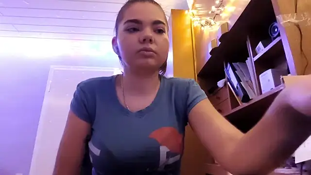 Snapshot of Mona_Slearys chatting on 12-20-25, 02:18 Mona Slearys online show from 12-20-25, 02:18