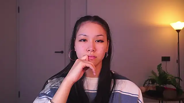 Snapshot of DonaPelligrino chatting on 12-14-25, 05:57 DonaPelligrino online show from 12-14-25, 05:57