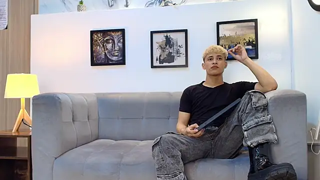 YOUNG GUYS1 online show from 04-08-26, 09:42