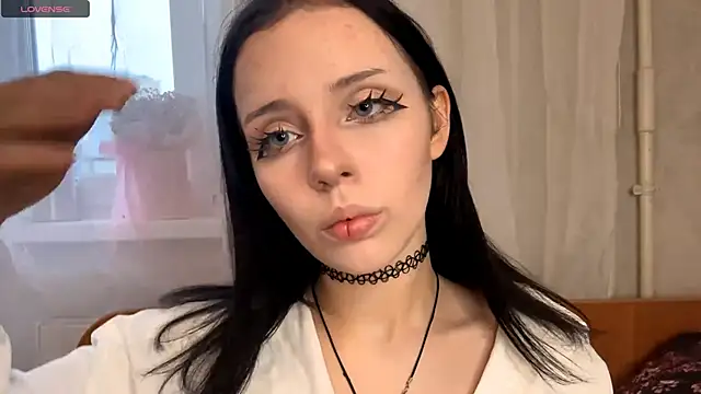 Snapshot of Eva_blo0m chatting on 12-15-25, 09:02 Eva blo0m online show from 12-15-25, 09:02