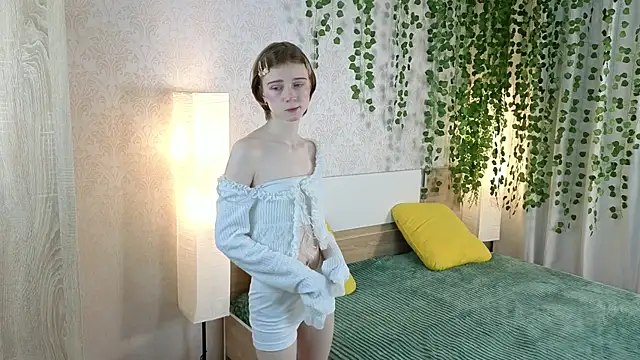 Snapshot of ViollaBloom chatting on 12-14-25, 01:55 ViollaBloom online show from 12-14-25, 01:55