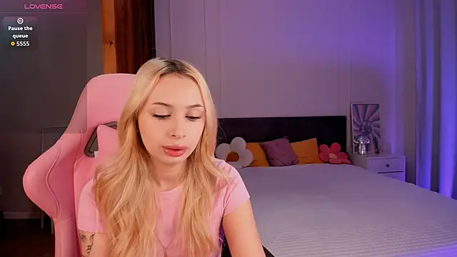 Snapshot of LanaMiracle chatting on 12-16-25, 04:28 LanaMiracle online show from 12-16-25, 04:28