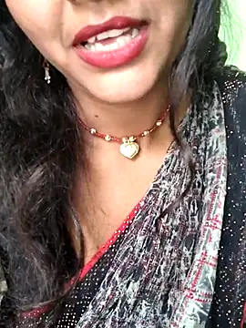 Snapshot of Aaisha_01 chatting on 12-21-25, 07:15 Aaisha 01 online show from 12-21-25, 07:15