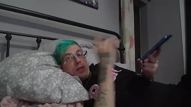 AskAveryAnything online show from 03-10-26, 06:51