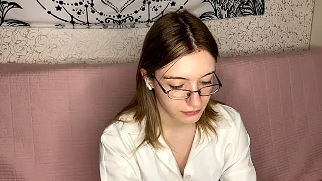 Snapshot of Shining_Robi chatting on 01-08-26, 12:18 Shining Robi online show from 01-08-26, 12:18