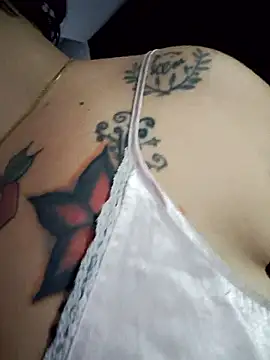 Snapshot of Divine_Pouvoir chatting on 01-11-26, 11:37 Divine Pouvoir online show from 01-11-26, 11:37