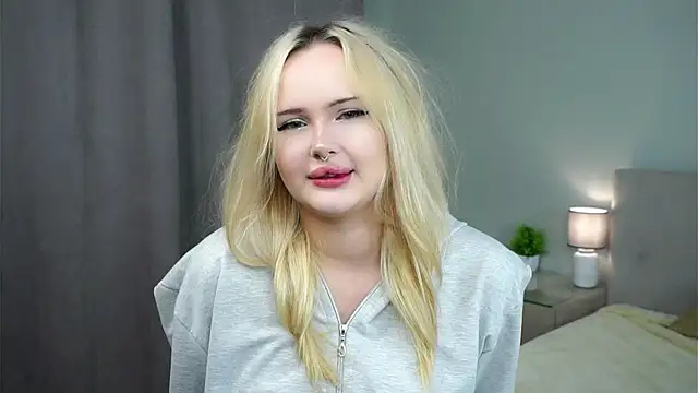 Snapshot of JuanaMessel chatting on 12-15-25, 07:23 JuanaMessel online show from 12-15-25, 07:23