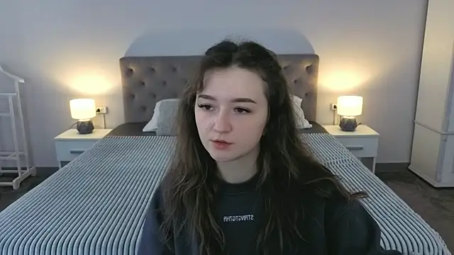 CyrenaLuxe online show from 04-28-26, 06:07