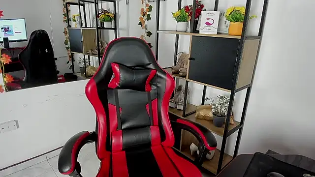 Snapshot of MiaFox_03 chatting on 01-19-26, 01:48 MiaFox 03 online show from 01-19-26, 01:48