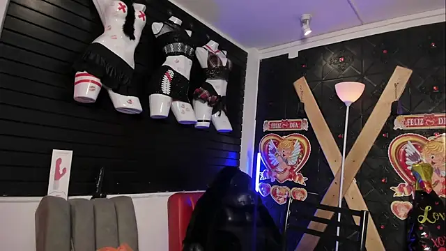 Snapshot of MiaFox_03 chatting on 02-24-26, 01:53 MiaFox 03 online show from 02-24-26, 01:53