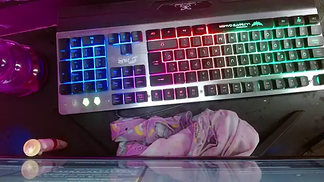 Snapshot of kari-10 chatting on 12-13-25, 07:53 kari-10 online show from 12-13-25, 07:53