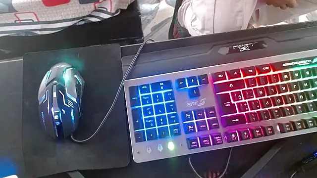 Snapshot of kari-10 chatting on 12-14-25, 03:17 kari-10 online show from 12-14-25, 03:17