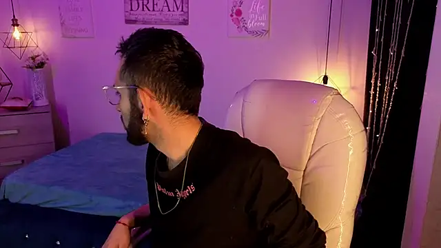 annie and ryan online show from 01-18-26, 03:54