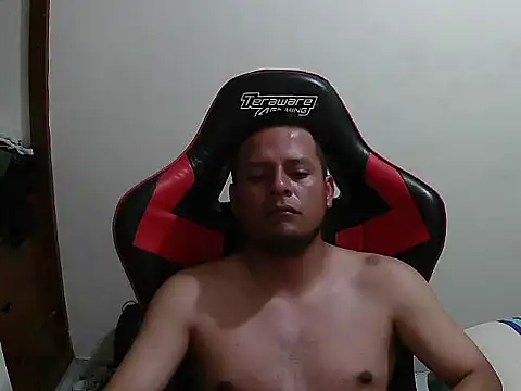 Snapshot of MonkeydacexD94 chatting on 12-15-25, 03:27 MonkeydacexD94 online show from 12-15-25, 03:27