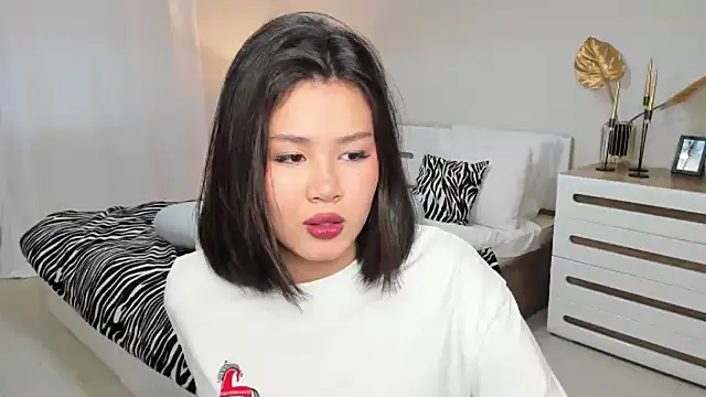 Brunette Charm online show from 02-19-26, 10:55