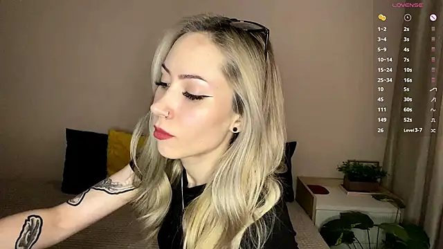 Snapshot of sun_under_skyy chatting on 02-10-26, 08:29 sun under skyy online show from 02-10-26, 08:29