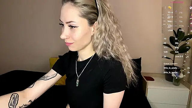 Snapshot of sun_under_skyy chatting on 02-20-26, 02:08 sun under skyy online show from 02-20-26, 02:08