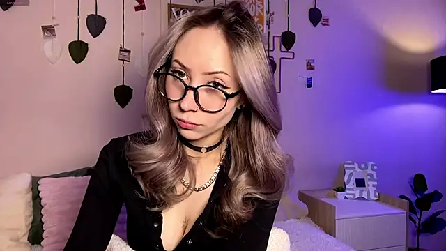 Snapshot of sun_under_skyy chatting on 05-05-26, 04:20 sun under skyy online show from 05-05-26, 04:20