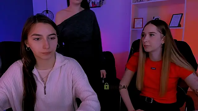 mila firee online show from 04-15-26, 08:54